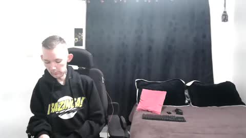 Snapshot of frenchroulette chatting on December 31, 2024, 12:04 pm Thomas y Sophia online show from December 31, 2024, 12:04 pm