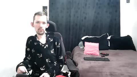 Snapshot of frenchroulette chatting on February 20, 2025, 8:28 am Thomas y Sophia online show from February 20, 2025, 8:28 am