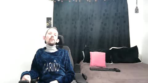 Snapshot of frenchroulette chatting on February 26, 2025, 9:53 am Thomas y Sophia online show from February 26, 2025, 9:53 am