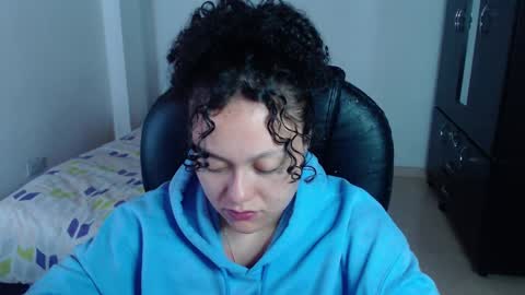 Snapshot of freud_x_louise1 chatting on January 6, 2025, 4:04 am Louise online show from January 6, 2025, 4:04 am