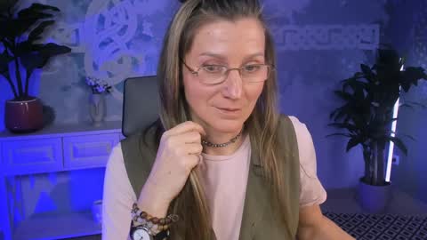 Snapshot of fridatander chatting on February 7, 2025, 5:40 pm Frida Tander online show from February 7, 2025, 5:40 pm