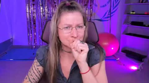 Snapshot of fridatander chatting on February 20, 2025, 3:30 pm Frida Tander online show from February 20, 2025, 3:30 pm