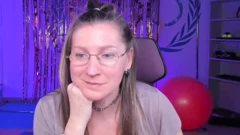 Snapshot of fridatander chatting on February 23, 2025, 12:16 pm Frida Tander online show from February 23, 2025, 12:16 pm