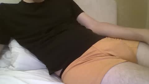 Snapshot of friendly_frank_18 chatting on October 19, 2025, 5:02 pm friendly_frank_18 online show from October 19, 2025, 5:02 pm