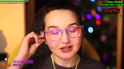 Snapshot of frogessjay chatting on December 20, 2024, 10:11 pm Jaywise Frogfoot online show from December 20, 2024, 10:11 pm