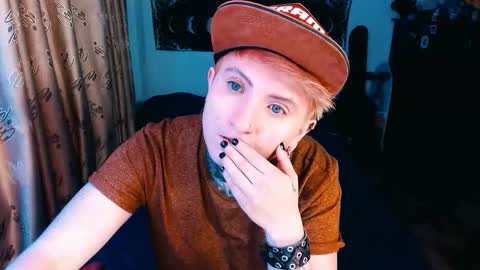 Snapshot of ftmblueyes chatting on October 31, 2025, 9:43 am HEHIM online show from October 31, 2025, 9:43 am