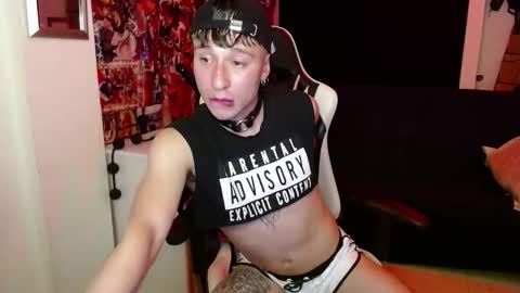 Snapshot of fuckablecharlie chatting on October 24, 2025, 1:35 am Charlie Crawford online show from October 24, 2025, 1:35 am