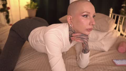 Snapshot of fuckingtoy_ chatting on January 25, 2025, 11:13 am Eva all my links online show from January 25, 2025, 11:13 am