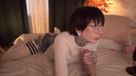 Snapshot of fuckingtoy_ chatting on October 19, 2025, 1:01 pm Eva all my links online show from October 19, 2025, 1:01 pm