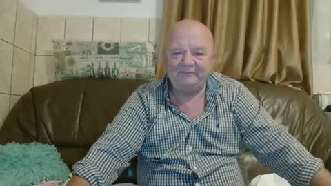 fullballs6 online show from October 3, 2025, 1:57 am