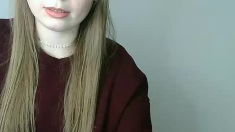 Snapshot of funemma000 chatting on November 27, 2025, 12:18 pm Emma online show from November 27, 2025, 12:18 pm