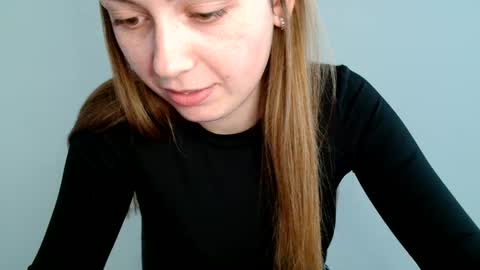 Snapshot of funemma000 chatting on June 3, 2026, 2:33 pm Emma online show from June 3, 2026, 2:33 pm
