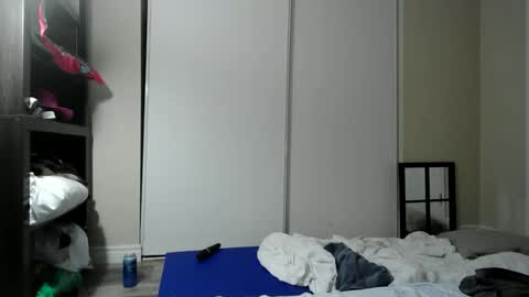 fuzzypeaches87 online show from May 26, 2026, 6:09 am