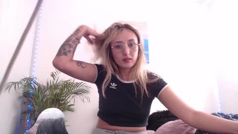 Snapshot of gabb_rioss chatting on January 23, 2025, 6:35 pm Gabriela online show from January 23, 2025, 6:35 pm