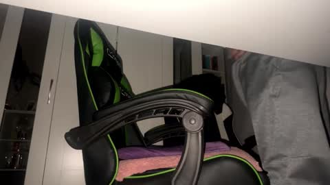 Gabeitches16 online show from December 4, 2025, 9:51 am