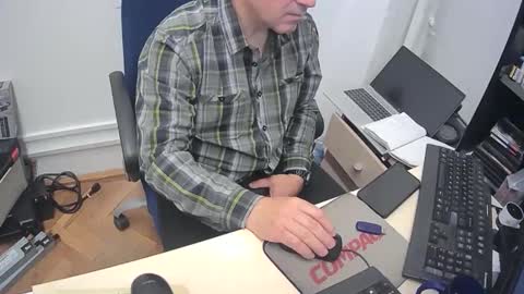 gabriel9_2003 online show from April 17, 2026, 7:00 am