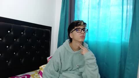 gabriel_x18 online show from March 5, 2026, 9:22 pm