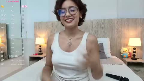 Snapshot of gabriela_vargas chatting on July 7, 2026, 7:23 am Gabriela Vargas online show from July 7, 2026, 7:23 am