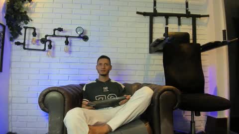 Snapshot of gabrieldraven chatting on October 4, 2025, 7:45 pm gabrieldraven online show from October 4, 2025, 7:45 pm