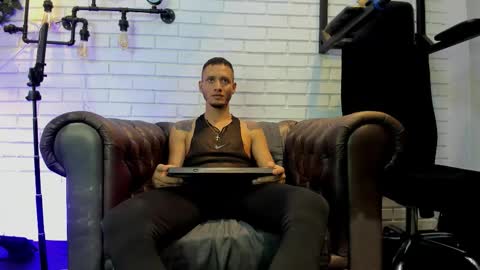 Snapshot of gabrieldraven chatting on October 22, 2025, 7:46 pm gabrieldraven online show from October 22, 2025, 7:46 pm