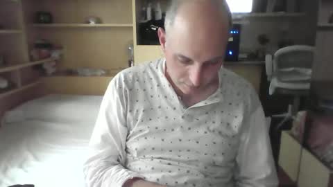 Gabriele online show from April 15, 2026, 4:03 pm