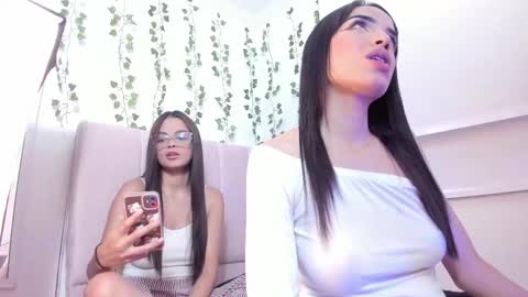 Snapshot of gabrielle_steele chatting on March 3, 2025, 3:30 am online show from March 3, 2025, 3:30 am