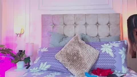 GabyEvans online show from April 16, 2026, 12:17 pm