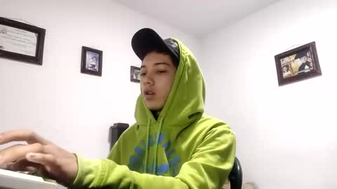 Snapshot of gadiel_sex chatting on October 13, 2025, 12:05 pm gadiel_sex online show from October 13, 2025, 12:05 pm