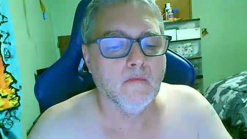 Snapshot of gadude45 chatting on September 10, 2025, 12:43 am gadude45 online show from September 10, 2025, 12:43 am