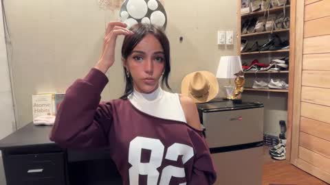 Snapshot of galileii chatting on November 11, 2025, 2:39 pm galileii online show from November 11, 2025, 2:39 pm