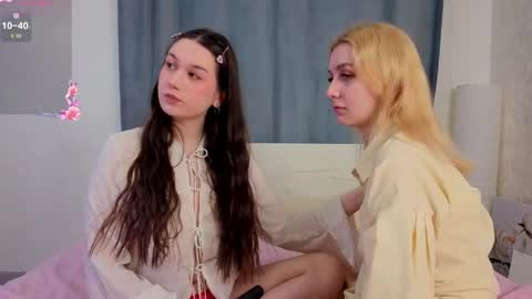 Violla online show from April 13, 2026, 3:34 am