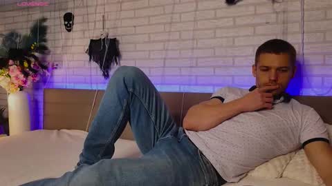 Snapshot of garettvosss chatting on November 7, 2025, 7:19 am Gared online show from November 7, 2025, 7:19 am