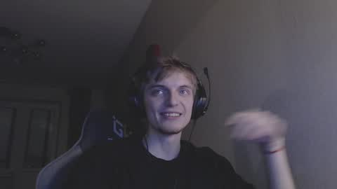 Snapshot of gasturfahe chatting on December 22, 2024, 11:09 pm gasturfahe online show from December 22, 2024, 11:09 pm