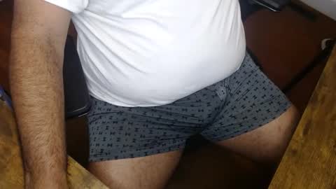 Snapshot of gato27cam chatting on October 12, 2025, 10:47 am Marco online show from October 12, 2025, 10:47 am