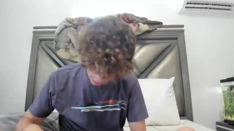 Snapshot of gayndepressed chatting on September 19, 2025, 6:08 pm Trace online show from September 19, 2025, 6:08 pm