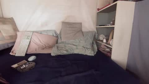 Snapshot of gayrobbin chatting on October 24, 2025, 11:39 am gayrobbin online show from October 24, 2025, 11:39 am