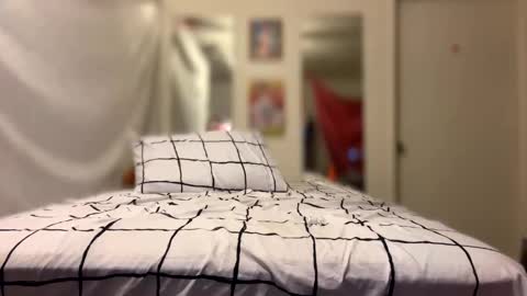 Lenzy LaCanada online show from January 8, 2025, 4:44 am