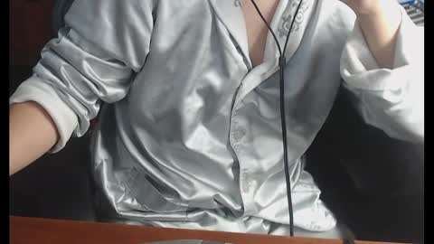 Snapshot of genefun chatting on April 5, 2026, 6:05 pm genefun online show from April 5, 2026, 6:05 pm