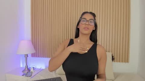 Snapshot of genesisruiz chatting on October 21, 2025, 10:27 am online show from October 21, 2025, 10:27 am