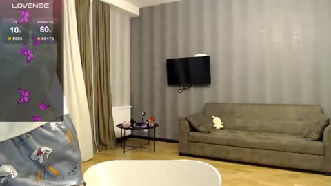 genev__ievee online show from June 13, 2026, 5:11 pm