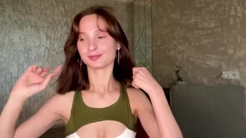 Riana online show from June 3, 2026, 1:14 pm