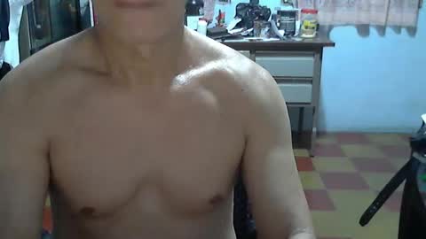 Snapshot of genuino2019 chatting on November 23, 2025, 12:43 am Genuino online show from November 23, 2025, 12:43 am