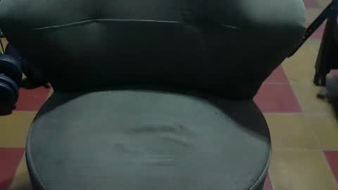 Snapshot of genuino2019 chatting on December 14, 2025, 4:29 am Genuino online show from December 14, 2025, 4:29 am