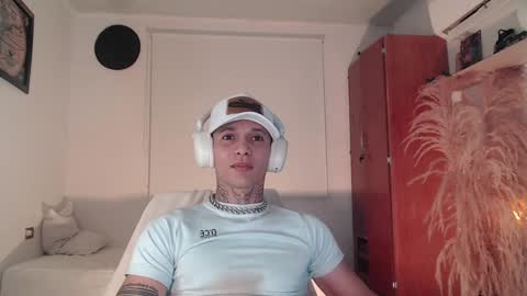 Snapshot of george_prince2 chatting on December 7, 2024, 5:26 am independent model online show from December 7, 2024, 5:26 am