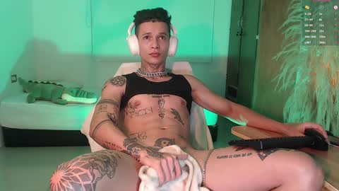 Snapshot of george_prince2 chatting on December 8, 2024, 2:39 am independent model online show from December 8, 2024, 2:39 am