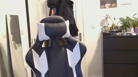 georgek0011 online show from April 12, 2026, 12:26 am