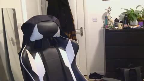 georgek0011 online show from April 21, 2026, 10:01 pm