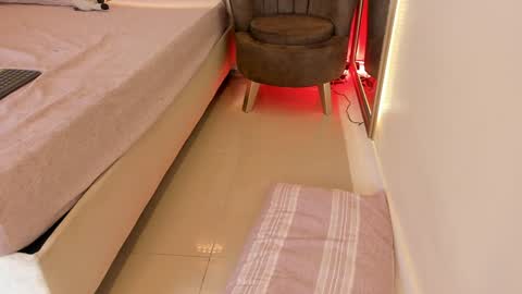    online show from January 19, 2025, 1:22 pm