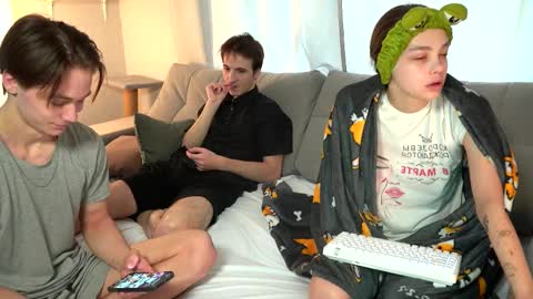 Jean and Isa couple Van online show from February 23, 2025, 5:12 am