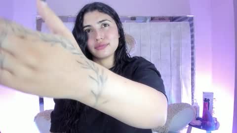 Danna Astrom online show from November 28, 2025, 1:41 am